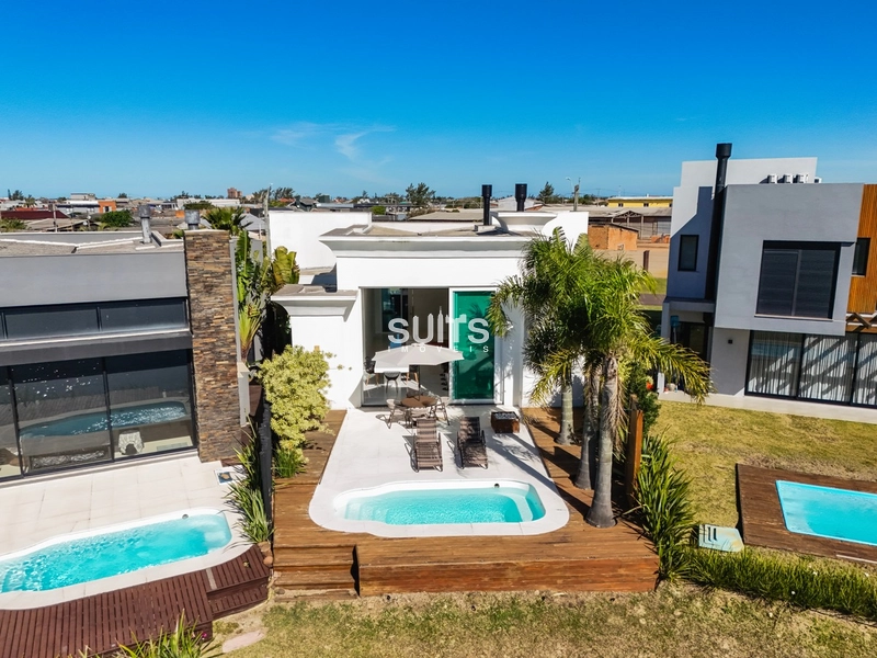 Magnífica casa no condomínio Riviera: 1ª foto da galeria de imagens do imóvel