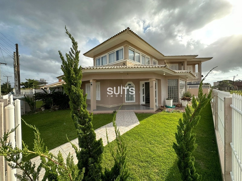 Excelente Sobrado á poucos metros do mar em Rainha do mar: 2ª foto da galeria de imagens do imóvel