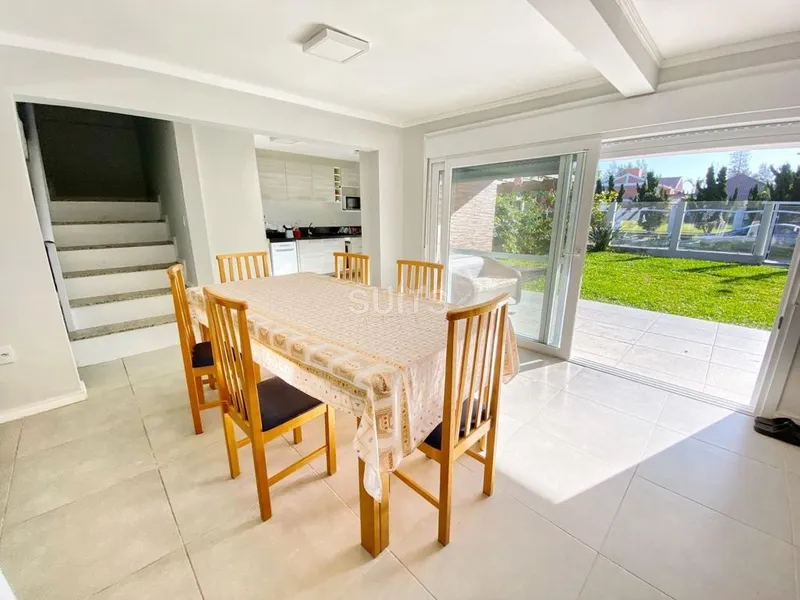 Belíssimo sobrado à 01 quadra do mar no Centro de Xangri-Lá: 5ª foto da galeria de imagens do imóvel