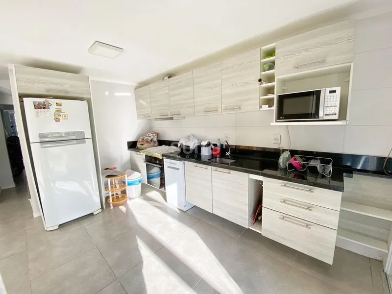 Belíssimo sobrado à 01 quadra do mar no Centro de Xangri-Lá: 8ª foto da galeria de imagens do imóvel