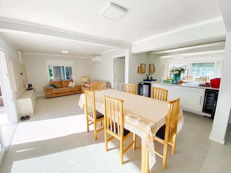 Belíssimo sobrado à 01 quadra do mar no Centro de Xangri-Lá: 6ª foto da galeria de imagens do imóvel