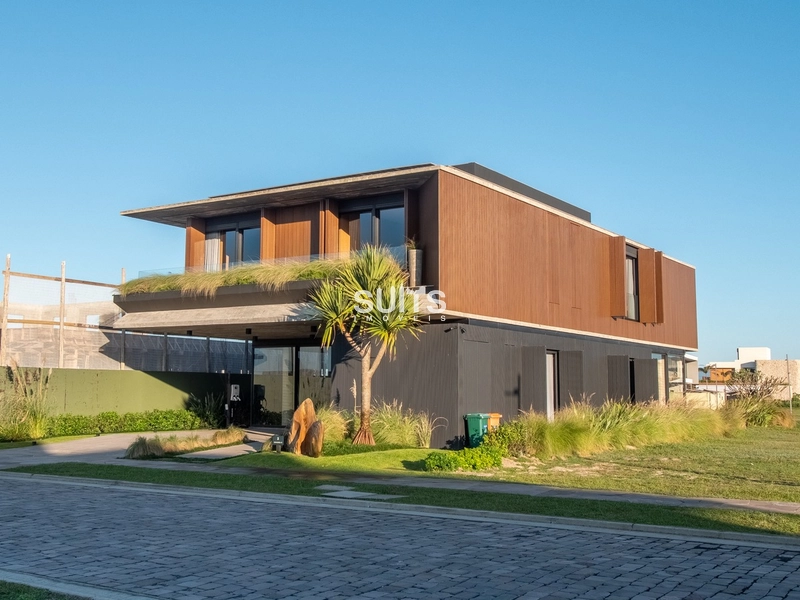 Belíssimo sobrado à venda no condomínio Los Cobos em Xangri-lá: 3ª foto da galeria de imagens do imóvel