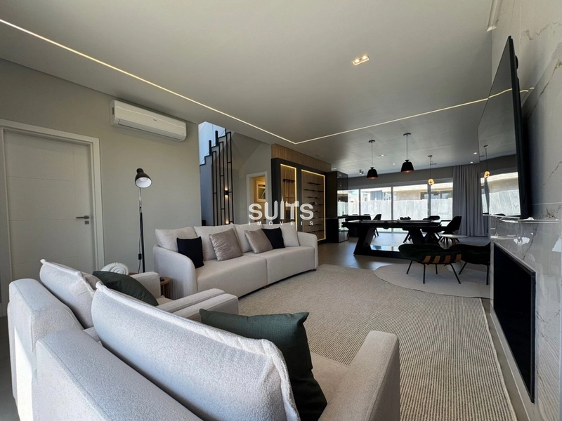 Lindo sobrado com 5 suítes e piscina, no condomínio SUNSET: 6ª foto da galeria de imagens do imóvel