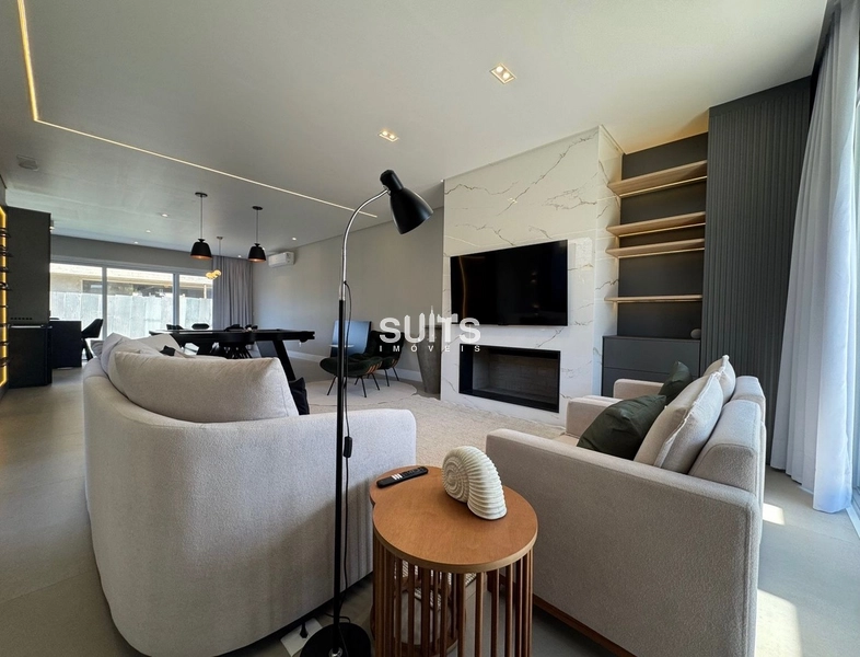 Lindo sobrado com 5 suítes e piscina, no condomínio SUNSET: 3ª foto da galeria de imagens do imóvel