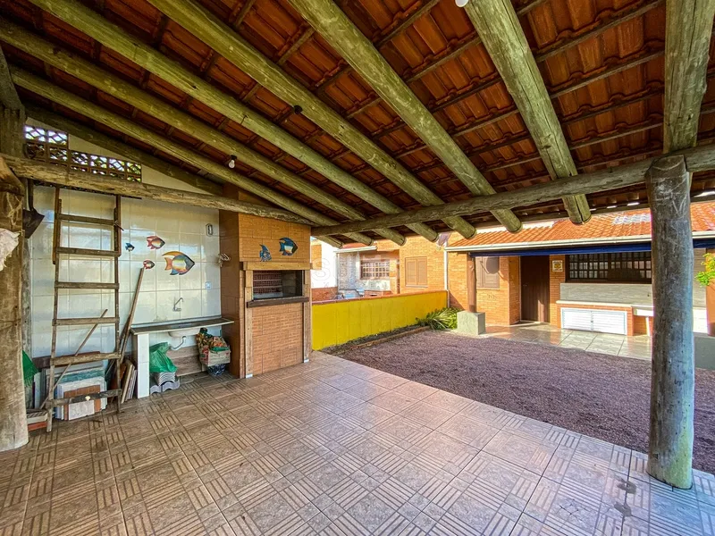 Sobrado com 02 terrenos 01 quadra do Mar na praia de Rainha do Mar: 6ª foto da galeria de imagens do imóvel