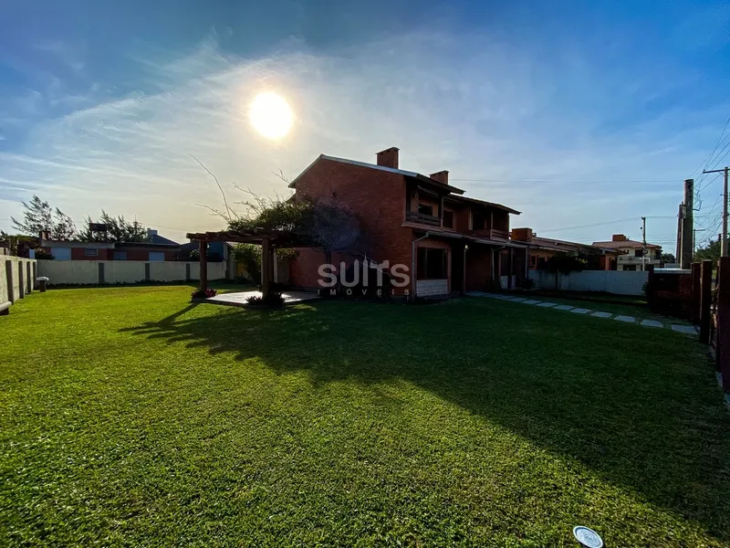 Sobrado com 02 terrenos 01 quadra do Mar na praia de Rainha do Mar: 3ª foto da galeria de imagens do imóvel