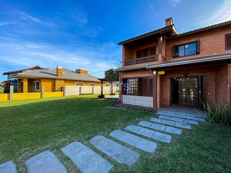 Sobrado com 02 terrenos 01 quadra do Mar na praia de Rainha do Mar: 2ª foto da galeria de imagens do imóvel