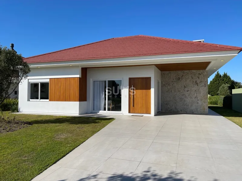 Linda casa no Condomínio Green Village Golf Club em Xangri-Lá: 2ª foto da galeria de imagens do imóvel