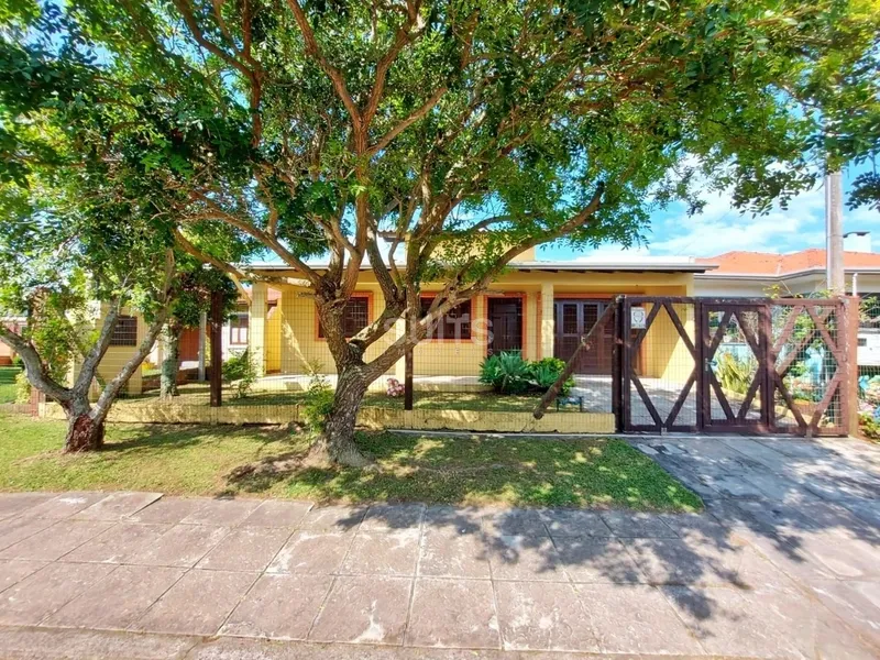 Bela casa em ótima localização na praia de Rainha do Mar em Xangri-Lá: 1ª foto da galeria de imagens do imóvel