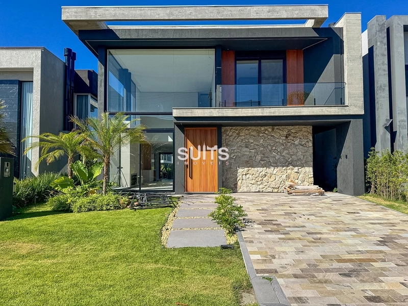 Lindo sobrado beira lago no condomínio Sunset no centro de Xangri-lá: 1ª foto da galeria de imagens do imóvel