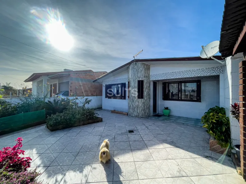 Excelente casa com piscina no Centro de Xangri-Lá: 1ª foto da galeria de imagens do imóvel