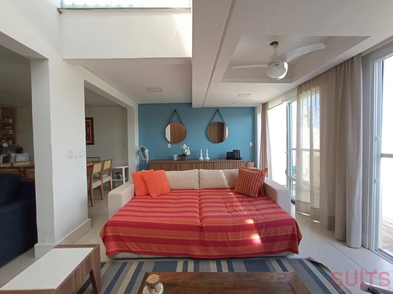 Lindo páteo marbella à venda com vista para o lago: 2ª foto da galeria de imagens do imóvel