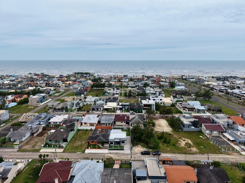 Ótima casa á poucos metros do mar na praia de Atlântida Sul : 9ª foto da galeria de imagens do imóvel