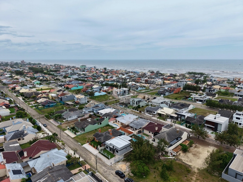 Ótima casa á poucos metros do mar na praia de Atlântida Sul : 5ª foto da galeria de imagens do imóvel