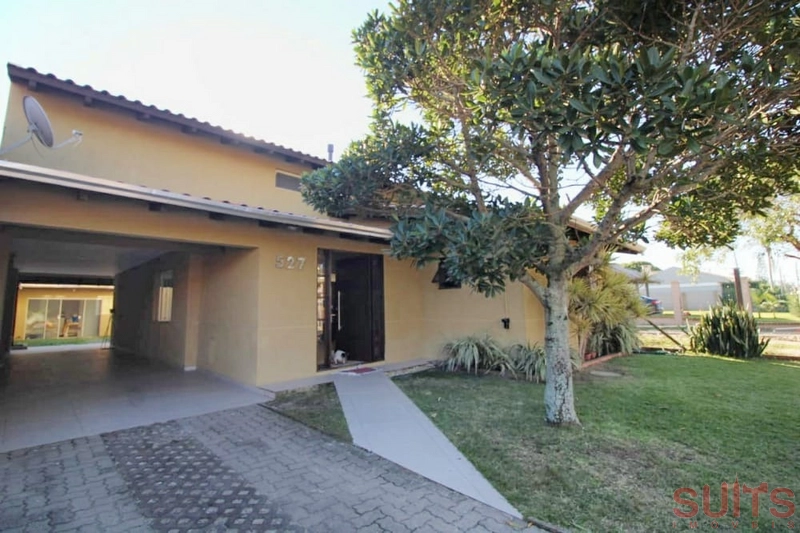 Excelente sobrado de esquina com área verde no Centro de Xangri-Lá: 1ª foto da galeria de imagens do imóvel