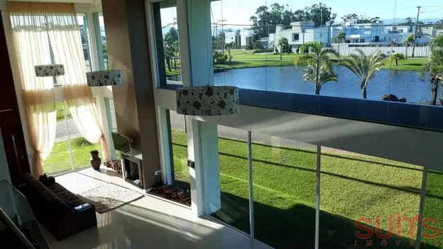 Excelente sobrado com vista para o lago no Condomínio Dubai: 4ª foto da galeria de imagens do imóvel