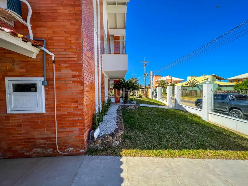 Sobrado uma quadra do mar em Atlântida: 3ª foto da galeria de imagens do imóvel