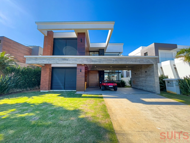 Lindo sobrado beira lago à venda no condomínio Malibu: 1ª foto da galeria de imagens do imóvel