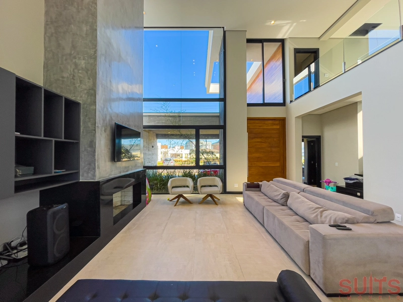 Lindo sobrado beira lago à venda no condomínio Malibu: 6ª foto da galeria de imagens do imóvel