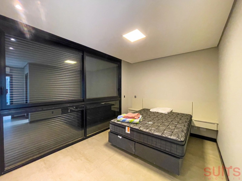 Lindo sobrado beira lago à venda no condomínio Malibu: 23ª foto da galeria de imagens do imóvel