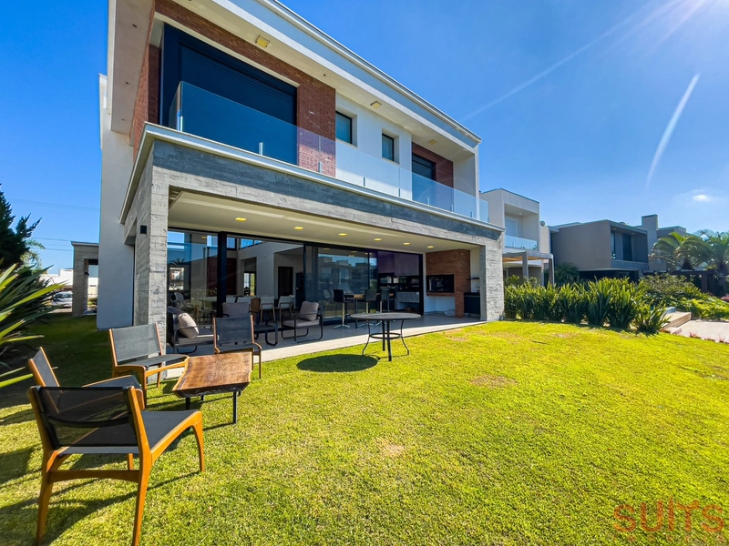 Lindo sobrado beira lago à venda no condomínio Malibu: 16ª foto da galeria de imagens do imóvel