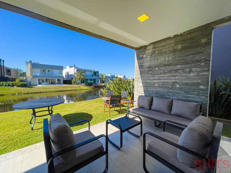 Lindo sobrado beira lago à venda no condomínio Malibu: 15ª foto da galeria de imagens do imóvel