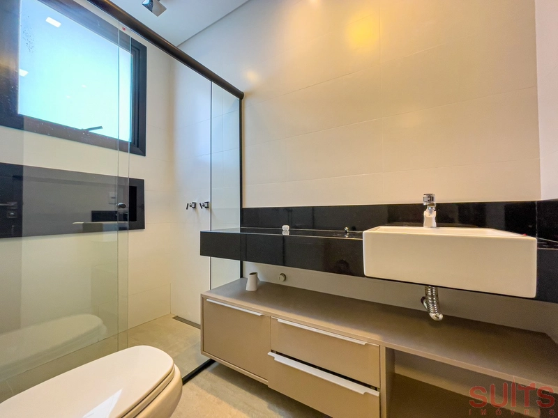 Lindo sobrado beira lago à venda no condomínio Malibu: 27ª foto da galeria de imagens do imóvel