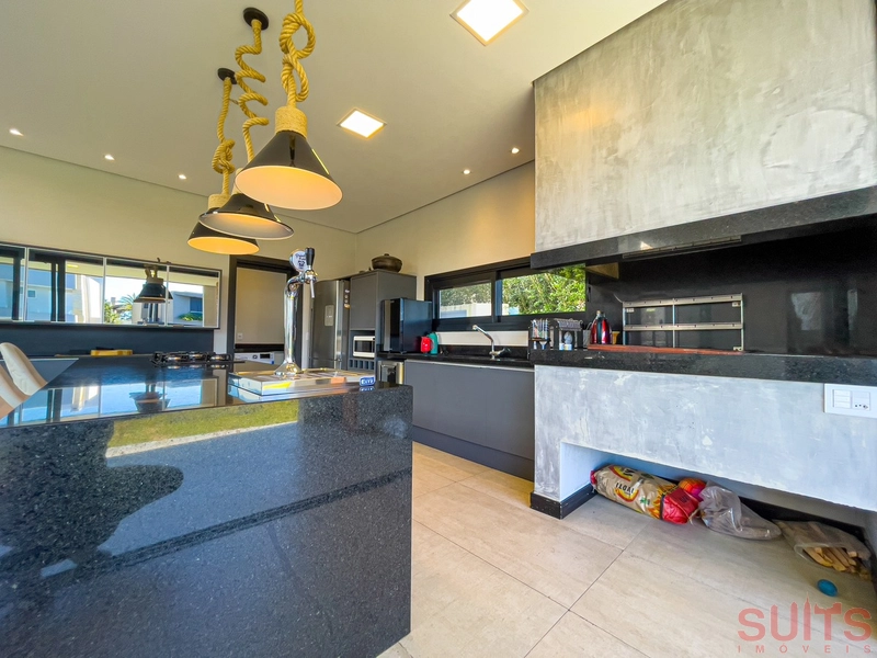 Lindo sobrado beira lago à venda no condomínio Malibu: 11ª foto da galeria de imagens do imóvel