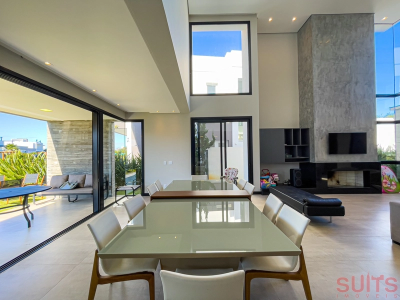 Lindo sobrado beira lago à venda no condomínio Malibu: 8ª foto da galeria de imagens do imóvel