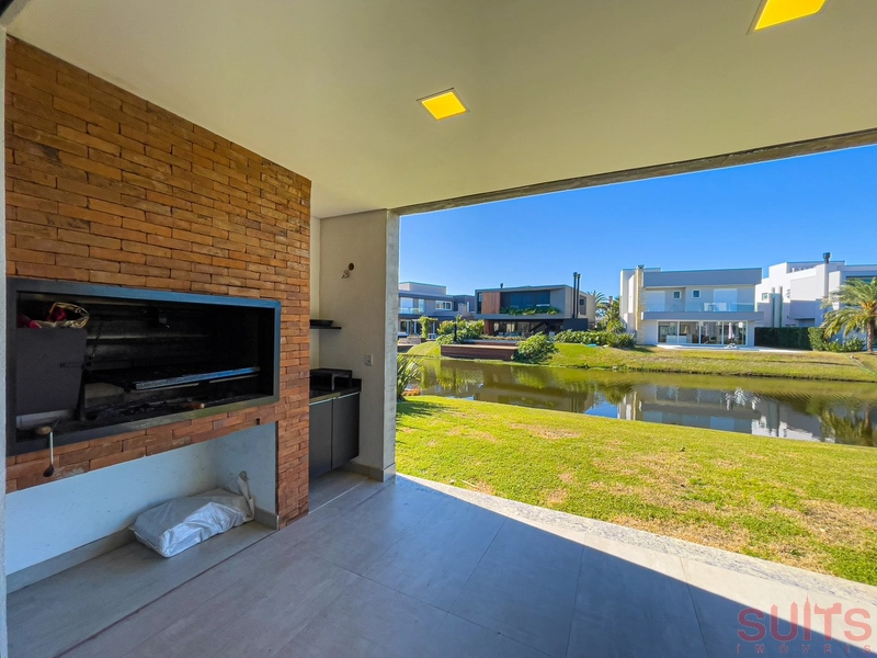 Lindo sobrado beira lago à venda no condomínio Malibu: 13ª foto da galeria de imagens do imóvel