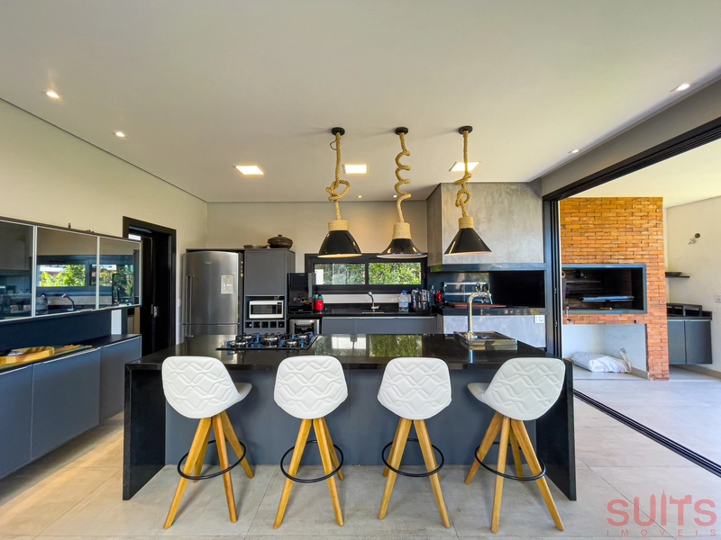 Lindo sobrado beira lago à venda no condomínio Malibu: 10ª foto da galeria de imagens do imóvel