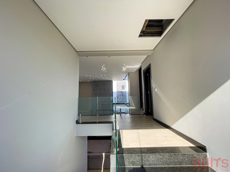 Lindo sobrado beira lago à venda no condomínio Malibu: 20ª foto da galeria de imagens do imóvel