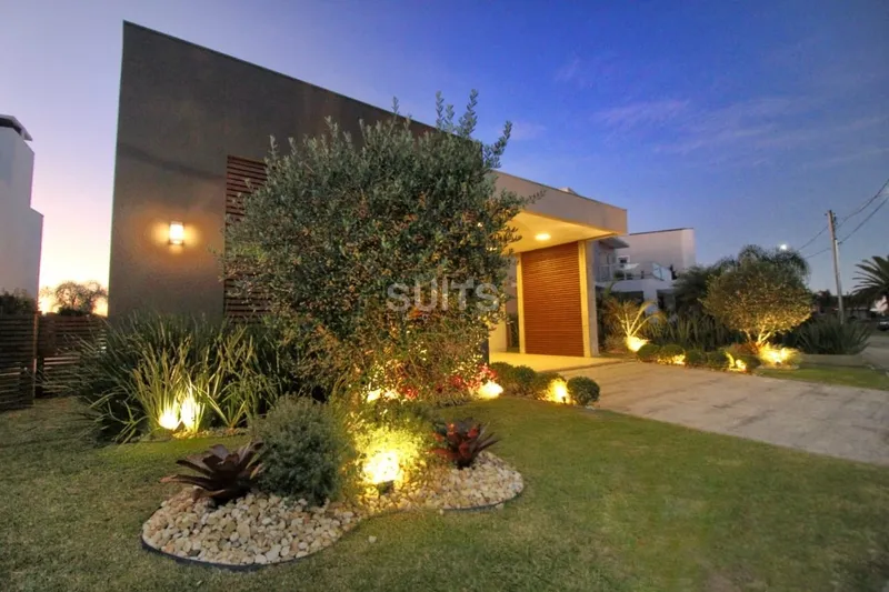 Linda casa beira lago à venda no condomínio Sea Coast: 2ª foto da galeria de imagens do imóvel