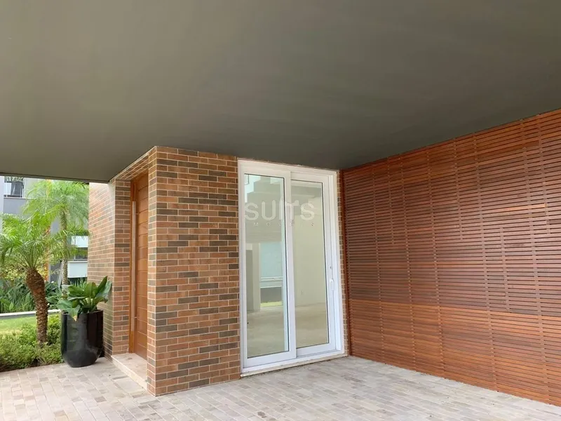 Lindo sobrado beira lago no condomínio Enseada: 3ª foto da galeria de imagens do imóvel