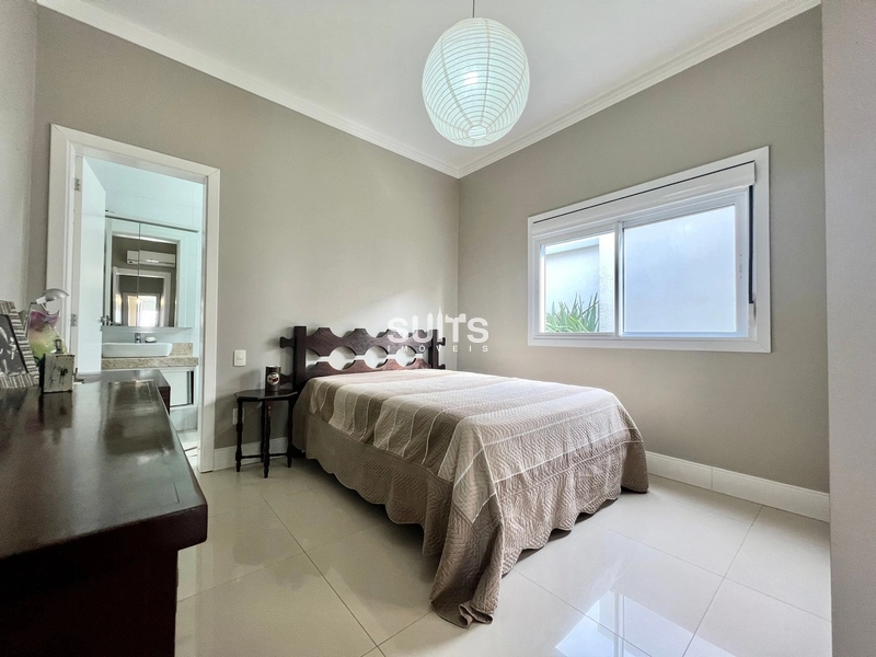 Ótima casa com fundos para o lago no condomínio Riviera: 5ª foto da galeria de imagens do imóvel