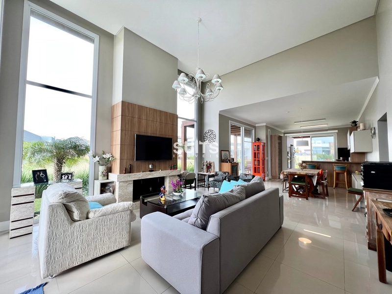 Ótima casa com fundos para o lago no condomínio Riviera: 4ª foto da galeria de imagens do imóvel