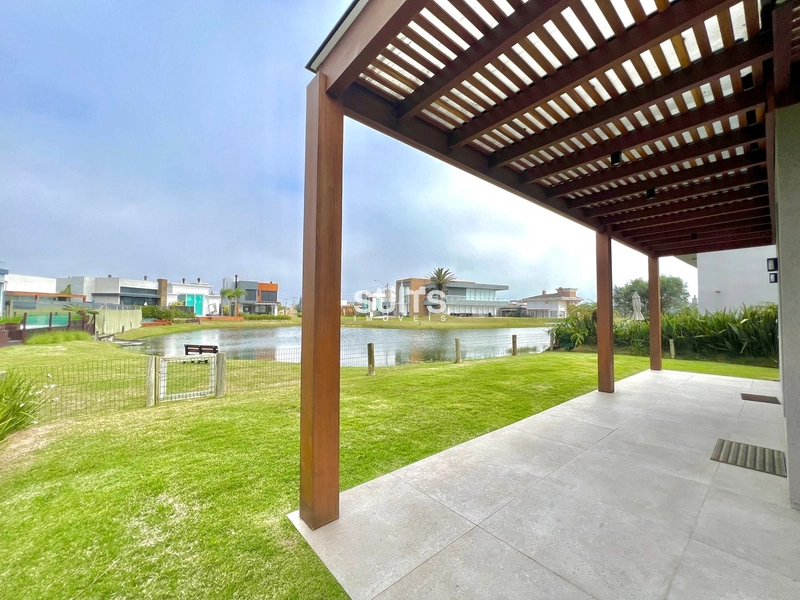 Ótima casa com fundos para o lago no condomínio Riviera: 24ª foto da galeria de imagens do imóvel