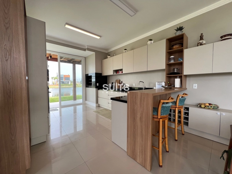 Ótima casa com fundos para o lago no condomínio Riviera: 18ª foto da galeria de imagens do imóvel