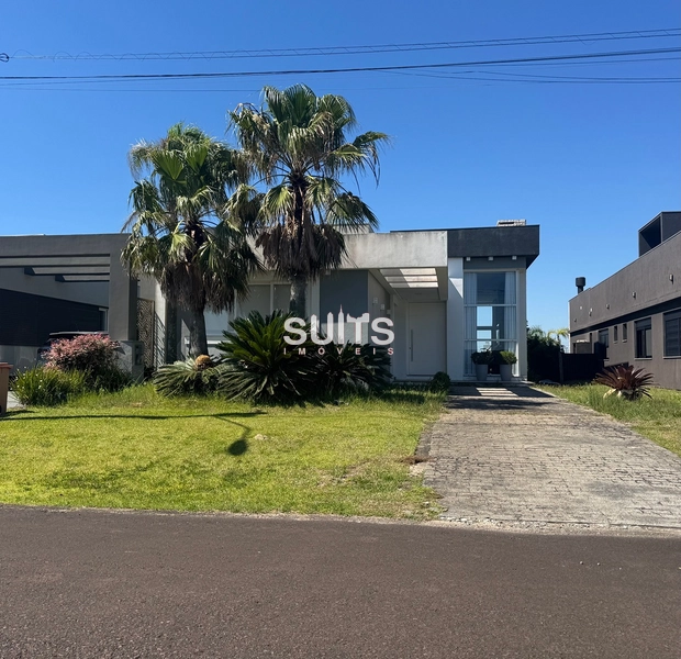 Lindo imóvel beira lago no condomínio Riviera: 1ª foto da galeria de imagens do imóvel