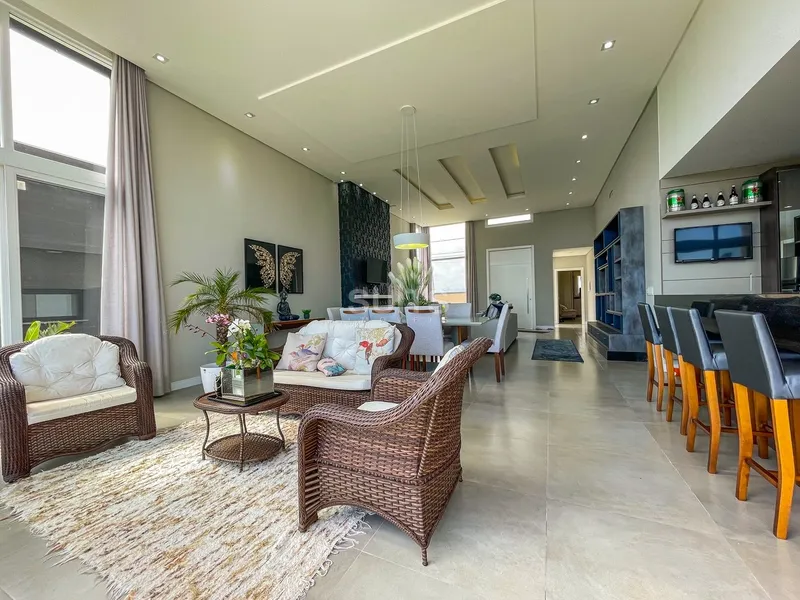 Lindo imóvel beira lago no condomínio Riviera: 8ª foto da galeria de imagens do imóvel