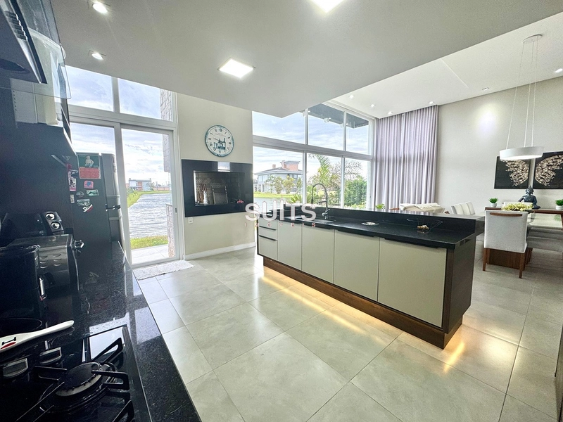 Lindo imóvel beira lago no condomínio Riviera: 9ª foto da galeria de imagens do imóvel