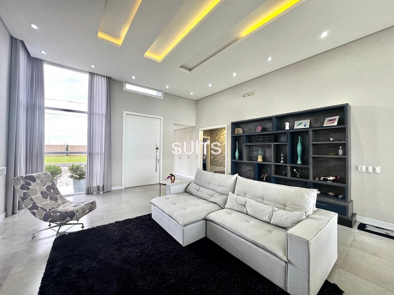 Lindo imóvel beira lago no condomínio Riviera: 3ª foto da galeria de imagens do imóvel