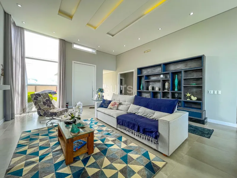 Lindo imóvel beira lago no condomínio Riviera: 4ª foto da galeria de imagens do imóvel