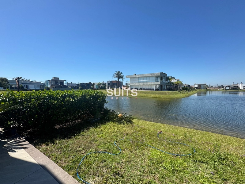 Lindo imóvel beira lago no condomínio Riviera: 14ª foto da galeria de imagens do imóvel