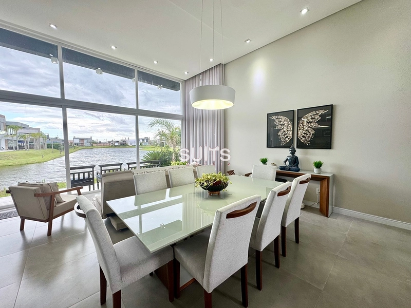 Lindo imóvel beira lago no condomínio Riviera: 7ª foto da galeria de imagens do imóvel