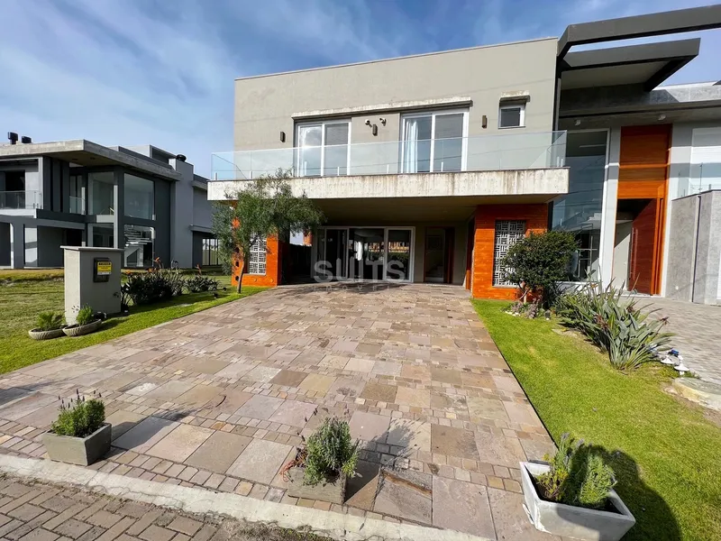 Ótimo sobrado com estilo rústico à venda no condomínio Blue: 3ª foto da galeria de imagens do imóvel