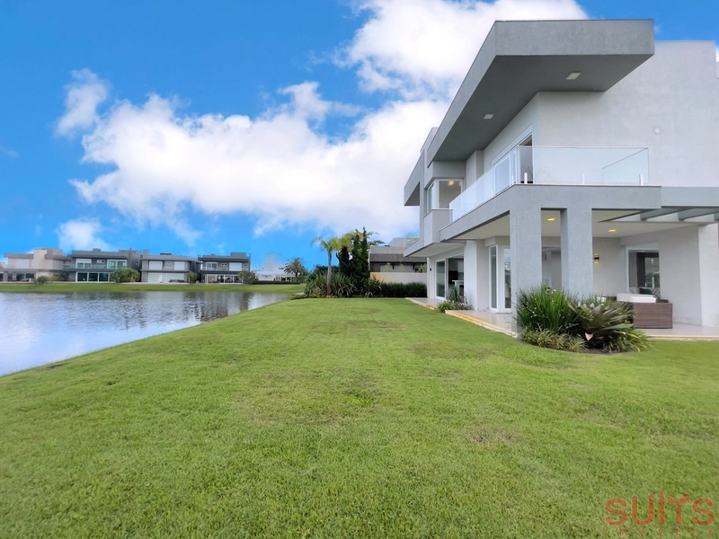 Lindo sobrado beira-lago no Condomínio Enseada: 29ª foto da galeria de imagens do imóvel