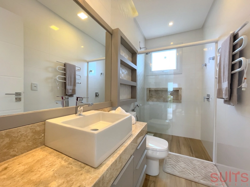 Lindo sobrado beira-lago no Condomínio Enseada: 57ª foto da galeria de imagens do imóvel