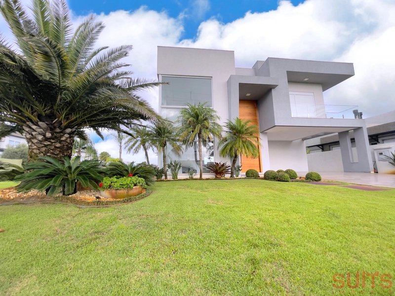 Lindo sobrado beira-lago no Condomínio Enseada: 1ª foto da galeria de imagens do imóvel