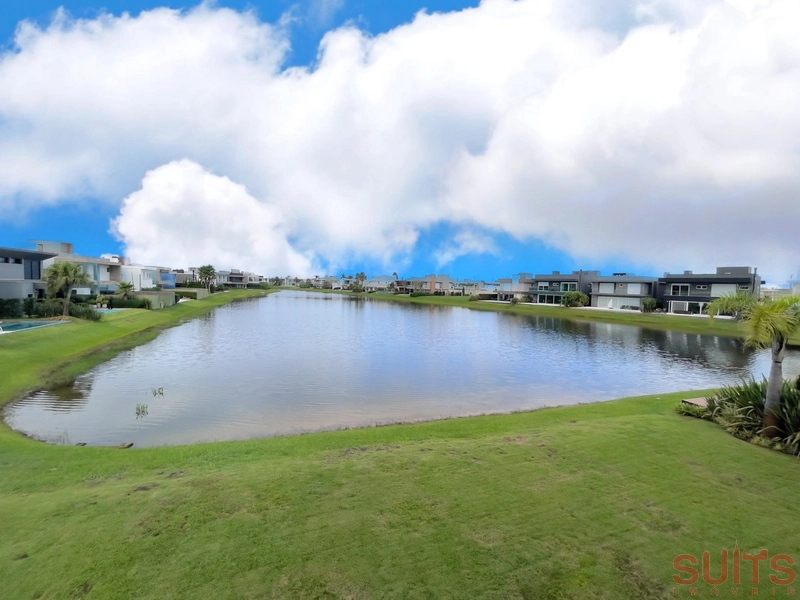 Lindo sobrado beira-lago no Condomínio Enseada: 27ª foto da galeria de imagens do imóvel